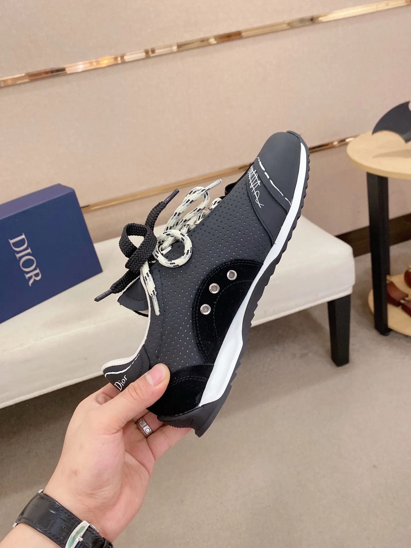 Men's shoes💰: 500💰Couple style💏 [Dior·Dior] New casual sports style men's shoes, new spring and summer design, perfect workmanship, lace-up lazy style to create wardrobe quality, upper: imported first-layer cowhide, mesh breathable lining soft and comfortable, ultra-light TPU wear-resistant outsole, simple, versatile fashion men's shoes, excellent color code number 35--44. (45,46 customized items are not returnable or exchangeable)
